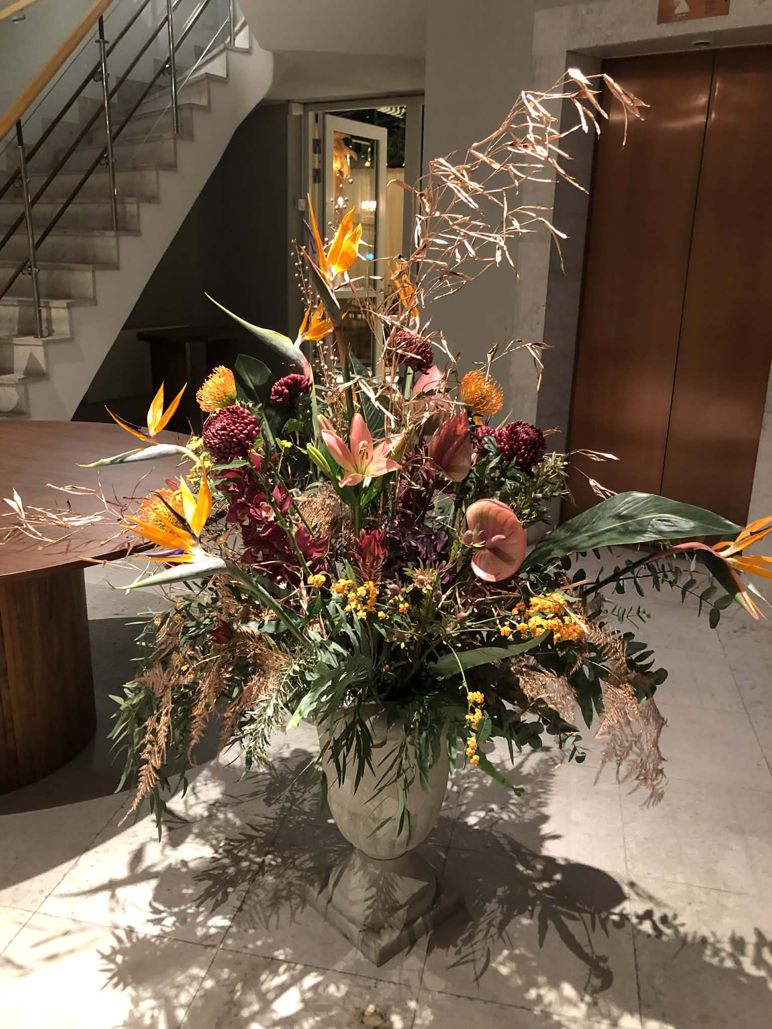 Stort företagsarrangemang i foajé