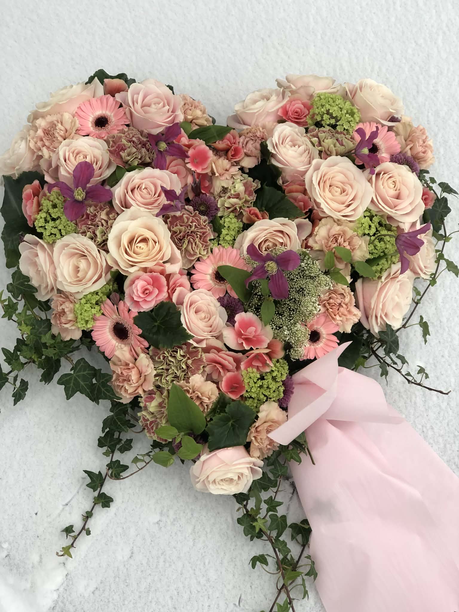 Hjärtformat begravningsarrangemang